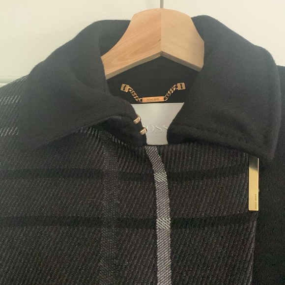 Woman’s coat - Picture 2 of 8